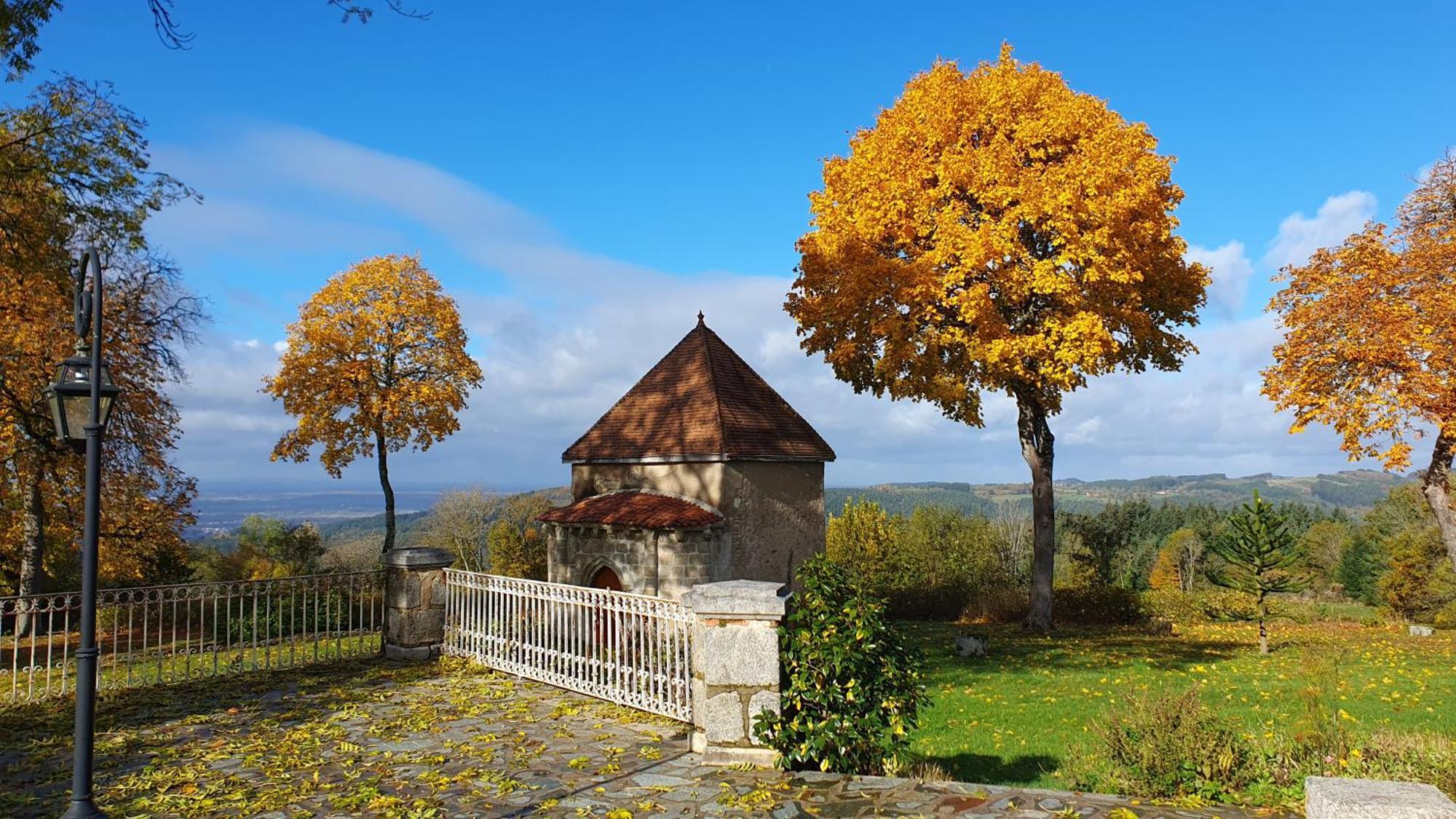 Domaine De Montvianeix Bed & Breakfast Saint-Victor-Montvianeix Exterior photo